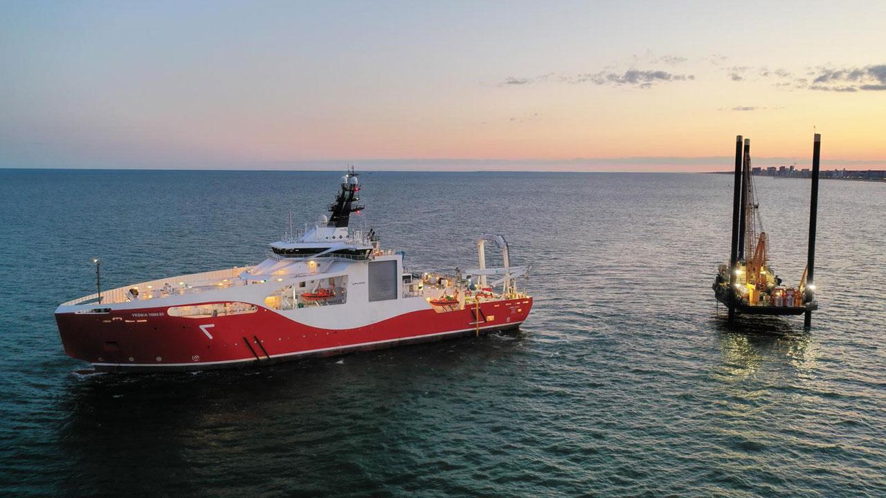 Specialized cable lay vessel installing the offshore export cable for the CVOW Pilot Project in 2020